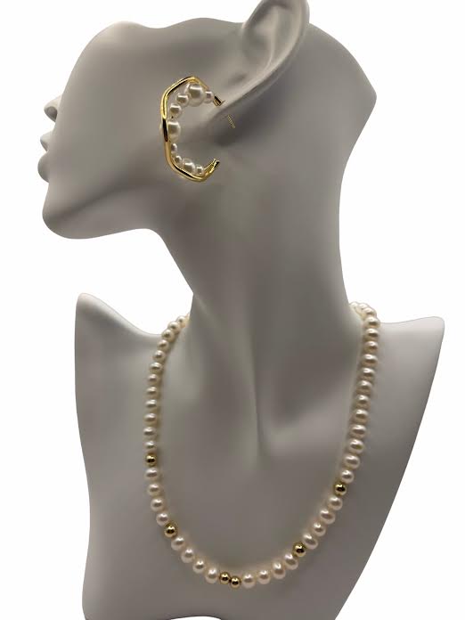 ROYAL PEARL HOOPS